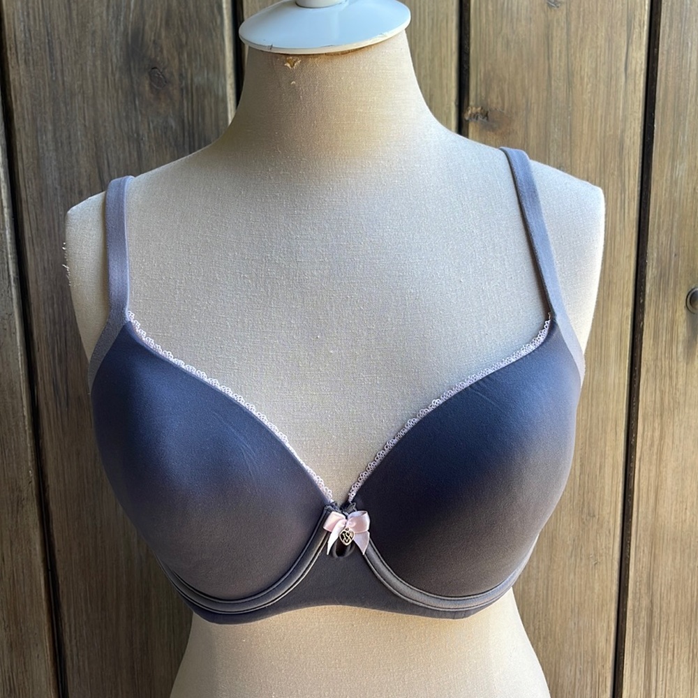 Victoria’s Secret lined underwire Demi Bra with pink bow and charm in front